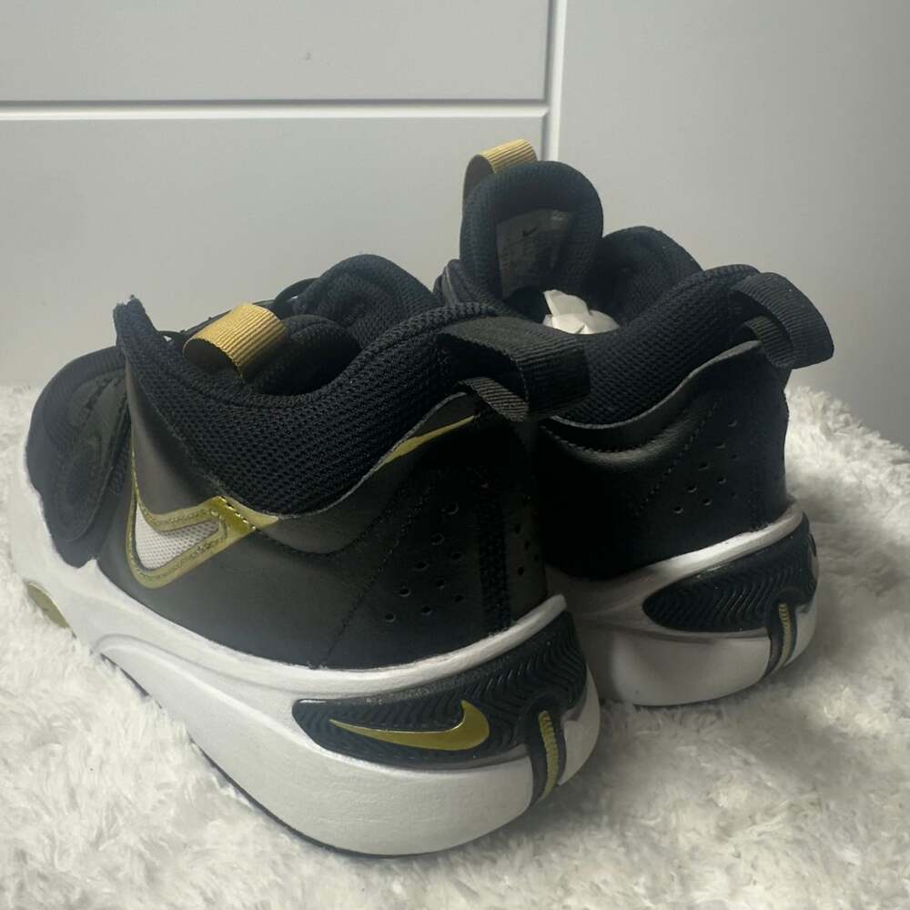 Nike - Picture 4 of 9